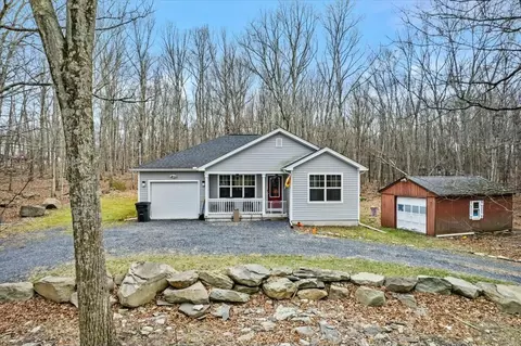 5326 Red Fox Trl, East Stroudsburg, PA 18302