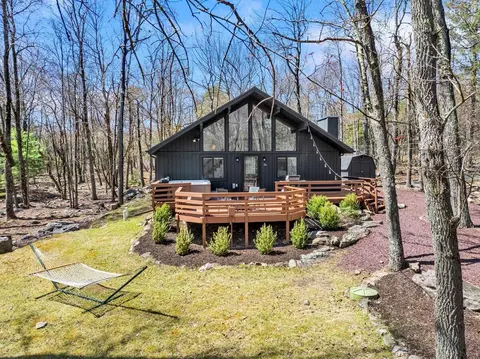 36 Birch St, Lake Harmony, PA 18624