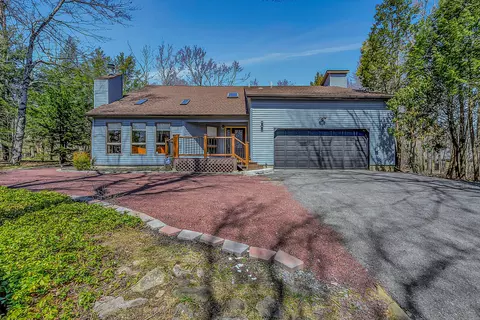 1121 Huron Pl, Tobyhanna, PA 18466