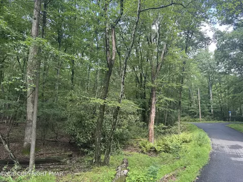 3 Tioga Dr, Kunkletown, PA 18058