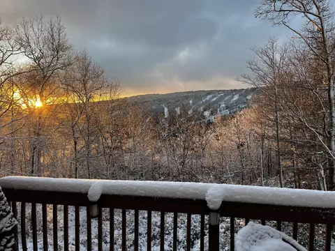 554 Upper Deer Valley Rd 554 Rd, Tannersville, PA 18372