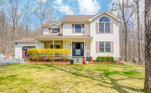 429 Snow Mass Rd, Henryville, PA 18332