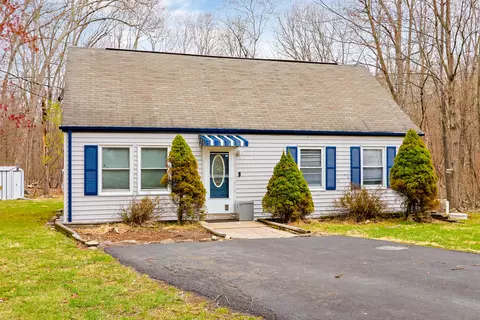 12018 Maplewood Dr, East Stroudsburg, PA 18302