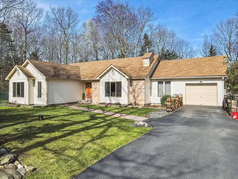 205 Flatbrook Way, Milford, PA 18337
