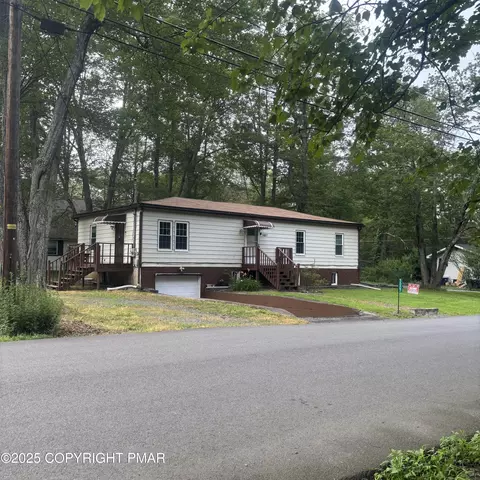 5007 Holiday Dr, Pocono Summit, PA 18346
