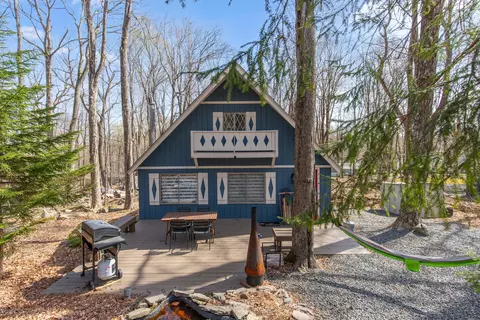 1475 Lake Ln, Pocono Lake, PA 18347