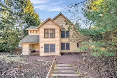 411 Hickory Dr, Tannersville, PA 18372
