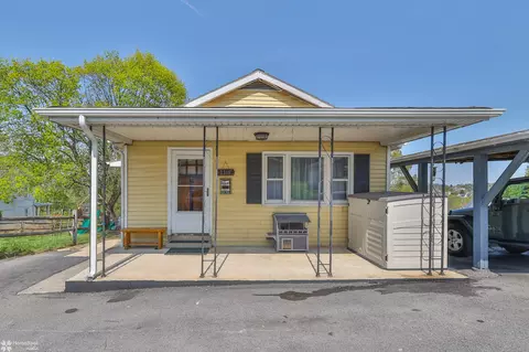 2316 N Apple St, Whitehall, PA 18052