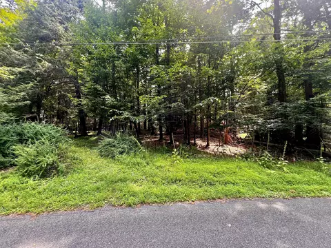 639 Bear Rock Rd, Lake Ariel, PA 18436