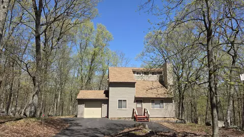175 Mockingbird Ct, Bushkill, PA 18324