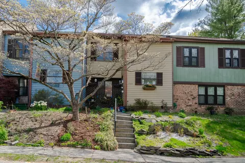 1703 Saratoga Ct, Allentown, PA 18104