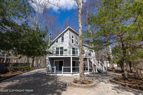 419 Quaker Ct, Pocono Lake, PA 18347