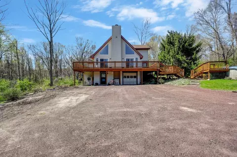 138 Blue Sky Dr, Cresco, PA 18326