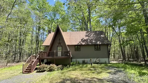 224 Partridge Dr, Pocono Lake, PA 18347