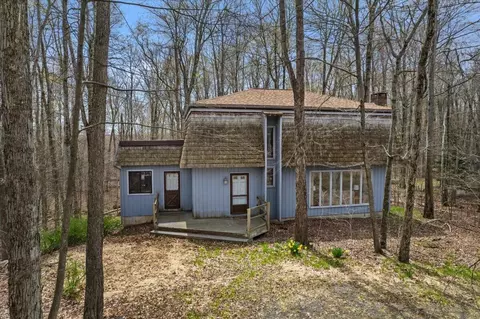1232 Redwood Ter, Pocono Pines, PA 18350