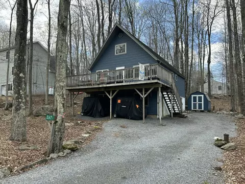267 Wyalusing Dr, Pocono Lake, PA 18347