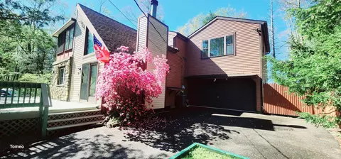 19 Big Pine Dr, Albrightsville, PA 18210