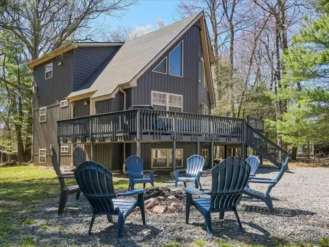 71 Estates Dr, Lake Harmony, PA 18624