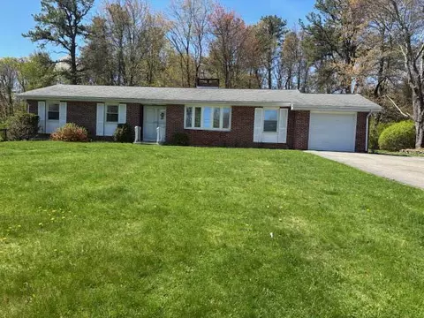 423 Oak St, Cresco, PA 18326