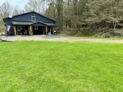 2229 Old Newburg Tpke, Union Dale, PA 18470