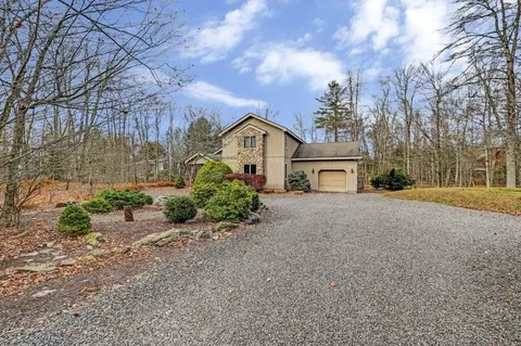 600 Conestoga Trl, Pocono Pines, PA 18350