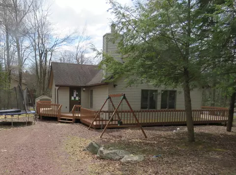 5 Bruin Ct, Lake Harmony, PA 18624