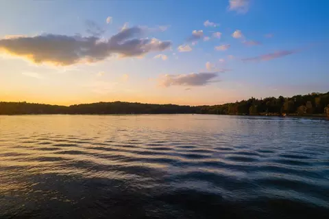 129 Moseywood Rd, Lake Harmony, PA 18624