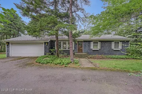 5142 Pine Tree Ln, Pocono Summit, PA 18346