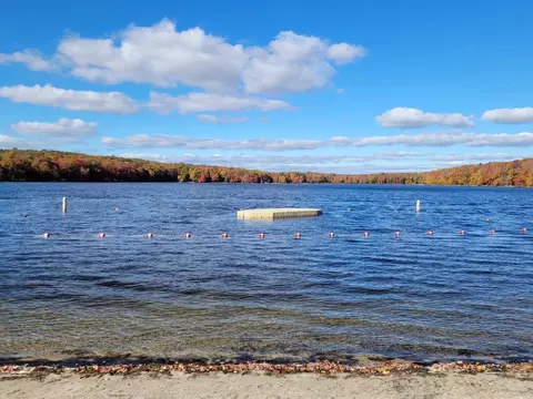 118 State Park Dr, Gouldsboro, PA 18424
