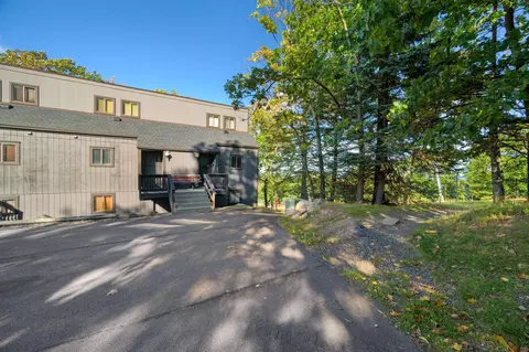 65 Cross Country Ln, Tannersville, PA 18372