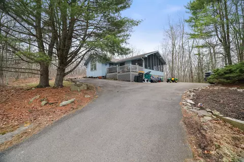 3548 High Crest Rd, Canadensis, PA 18325