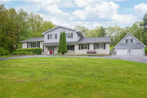 243 Sundance Rd, Effort, PA 18330