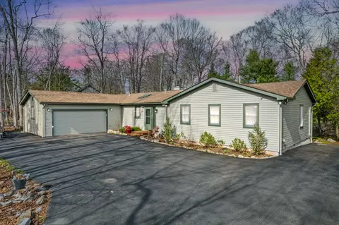 2589 Country Club Dr, Tobyhanna, PA 18466