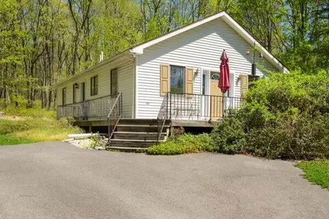 317 Fall Creek Ter, Stroudsburg, PA 18360