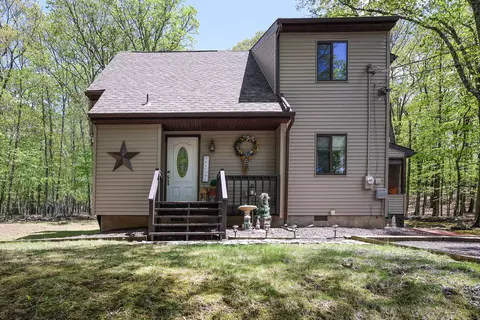 1229 Kensington Dr, East Stroudsburg, PA 18301