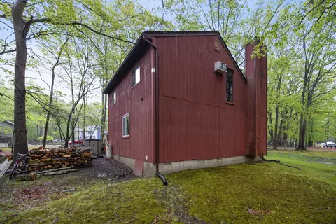 235 Scenic Dr, East Stroudsburg, PA 18302