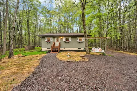 13 S Lehigh River Drive Dr, Clifton Township, PA 18424