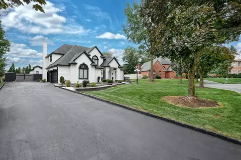Exterior - 1231 Oakside Dr, Bethlehem, PA 18017 photo 2 of 13