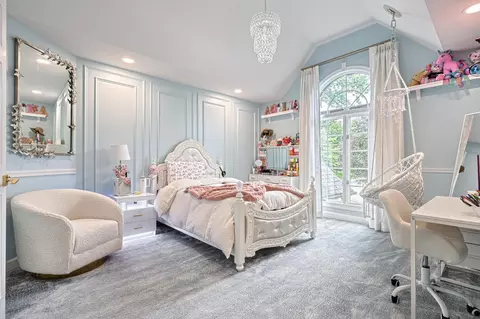 Bedroom - 1231 Oakside Dr, Bethlehem, PA 18017 photo 4 of 9