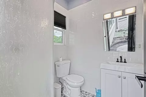 Bath - 1231 Oakside Dr, Bethlehem, PA 18017 photo 1 of 9