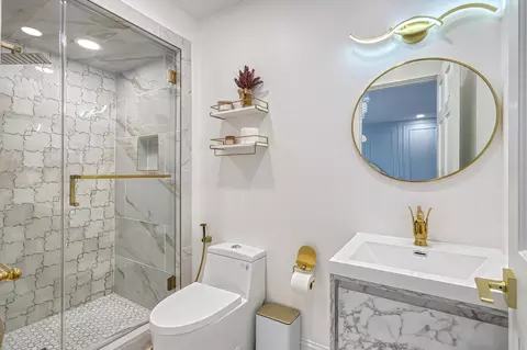 Bath - 1231 Oakside Dr, Bethlehem, PA 18017 photo 6 of 9