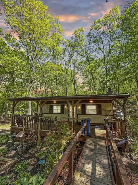 143 Kahkout Mountain Circle Mtn, East Stroudsburg, PA 18302