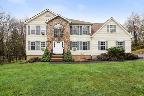 5175 White Birch Dr, Long Pond, PA 18334