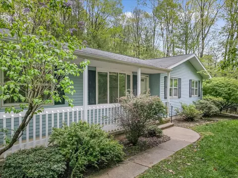 2516 Spring Ln, Saylorsburg, PA 18353