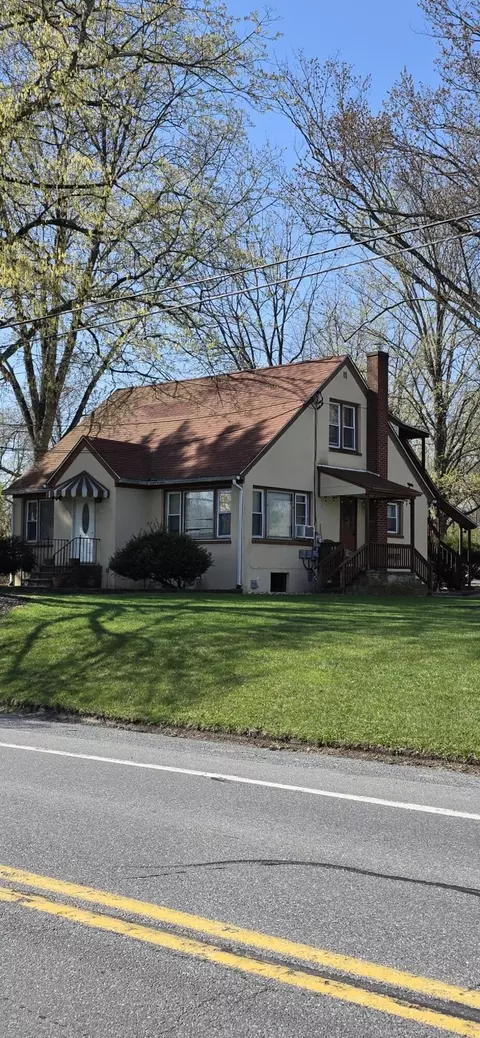 1921 N 5th St, Stroudsburg, PA 18360