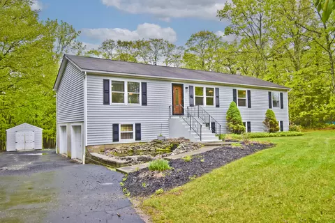 209 Michael Ln, Stroudsburg, PA 18360