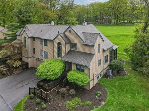 2196 Oak Hill Dr, Buck Hill Falls, PA 18323