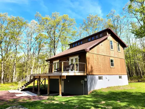 4 Mountain Ter, White Haven, PA 18661