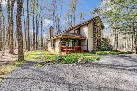 158 Flintlock Trl, Pocono Pines, PA 18350