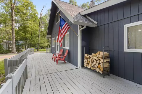 1735 Lake Ln, Pocono Lake, PA 18347